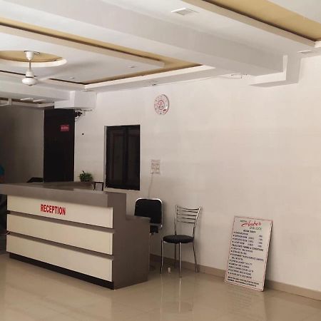 Amber Hotel Barmer ภายนอก รูปภาพ