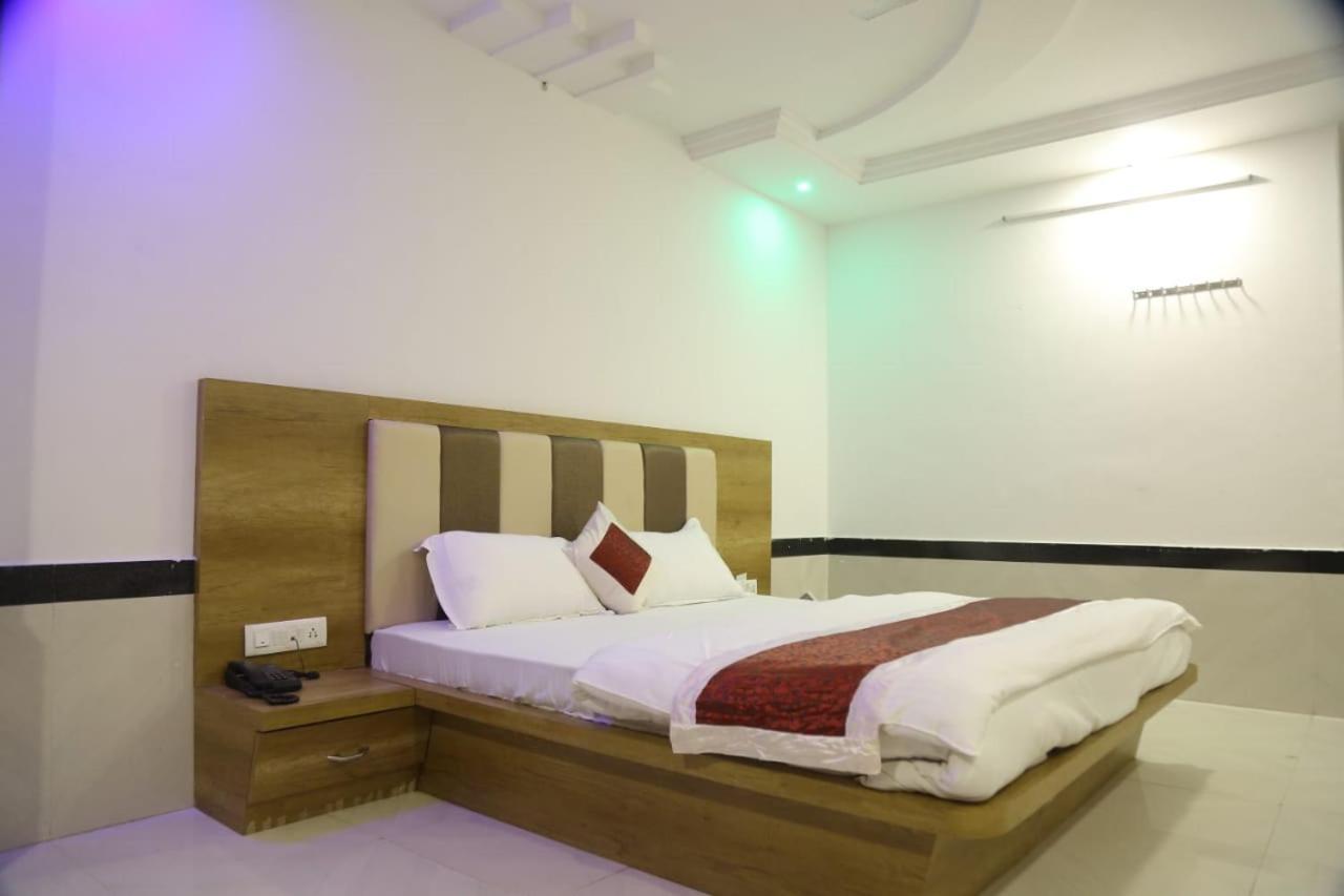 Amber Hotel Barmer ภายนอก รูปภาพ