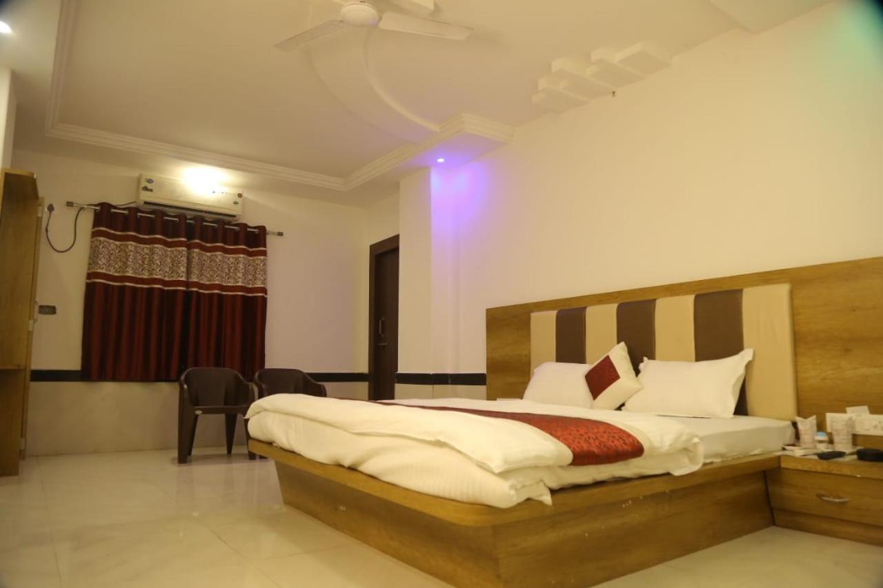 Amber Hotel Barmer ภายนอก รูปภาพ